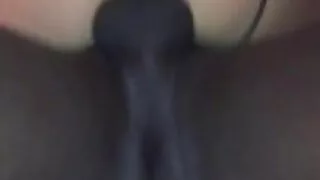 படுக்கையில் அழகி xxnxcom மென்மையான செக்ஸ் தனது கால்கள் பரவுகிறது