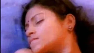 இளம் keralasex ஹஸ்ஸி ஒரு கீழ்ப்படிதலுள்ள அடிமையின் பாத்திரத்தை வகிக்கிறார்