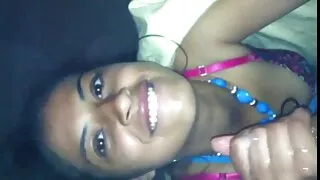 அழகி அந்த மனிதனுக்கு ஒரு iporn ஆழமான தனியா கொடுத்து, அவளது புண்டையுடன் அவனது சேவலில் அமர்ந்தாள்