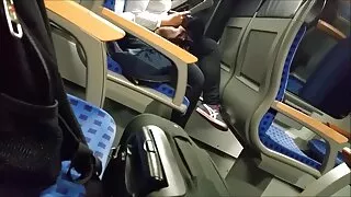 முலட்டோ தன் பெரிய மார்புகளை காட்டி, கம் முகத்த எடுக்க வாயை anyporn திறந்தாள்